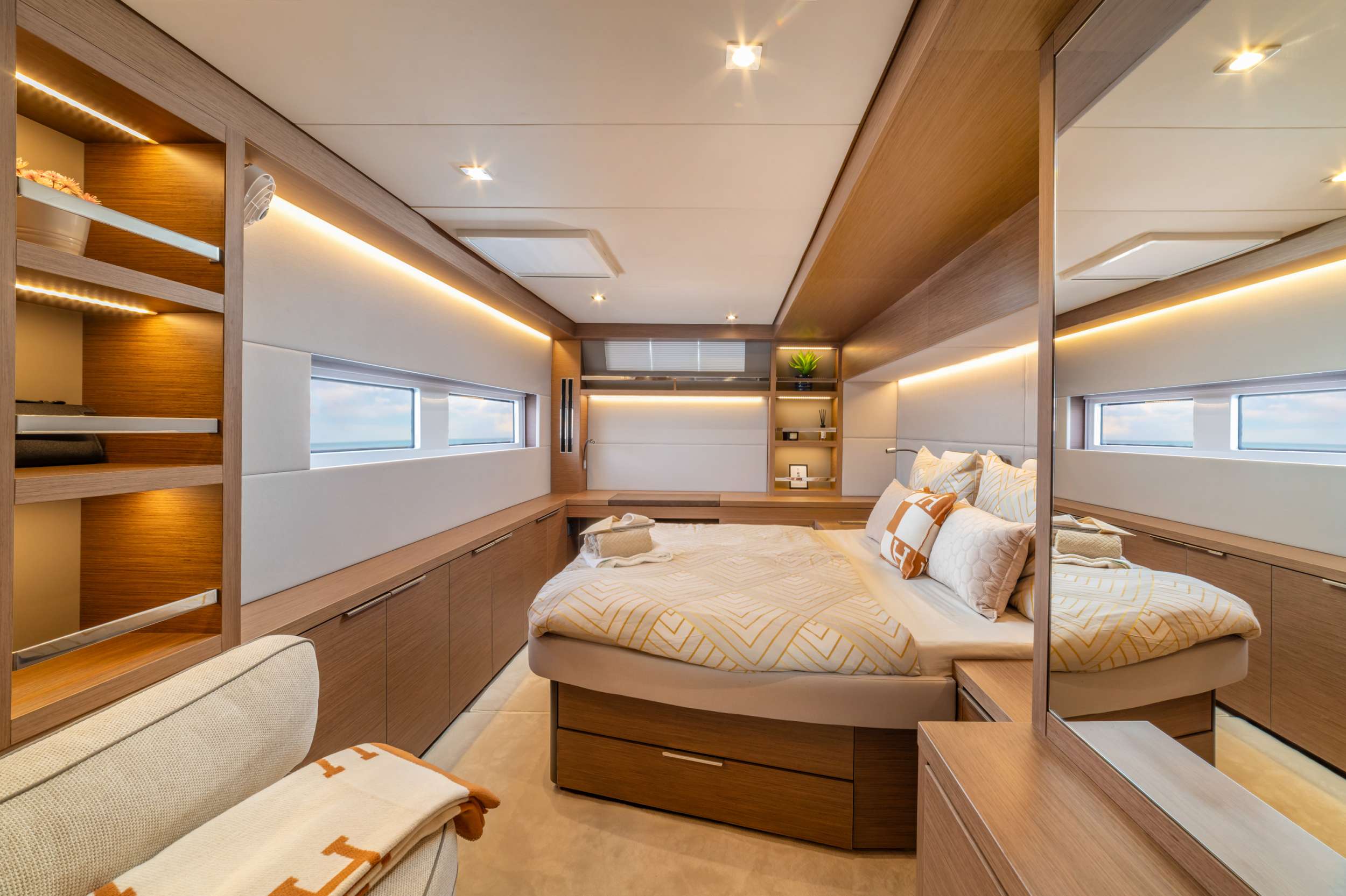 PRINCESS S Lagoon 55 - master cabin