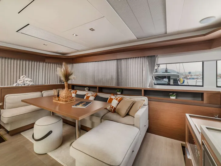 PRINCESS S Lagoon 55 - salon lounge and dining area PRINCESS S Lagoon 55 - salon lounge and dining area