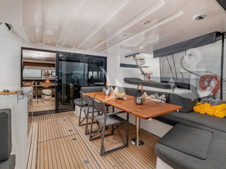 PRINCESS S Lagoon 55 - aft alfresco dining area PRINCESS S Lagoon 55 - aft alfresco dining area