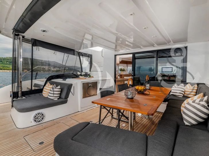 PRINCESS S Lagoon 55 - aft deck wide shot PRINCESS S Lagoon 55 - aft deck wide shot