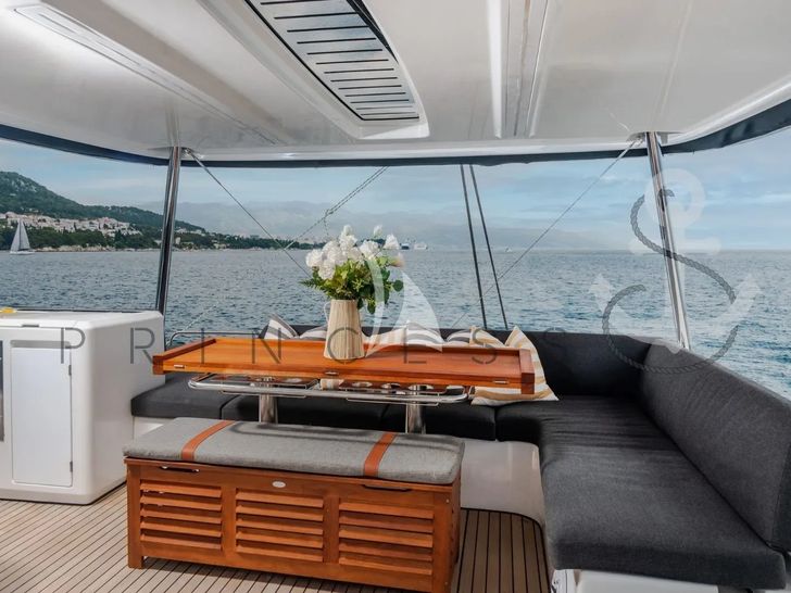 PRINCESS S Lagoon 55 - flybridge PRINCESS S Lagoon 55 - flybridge