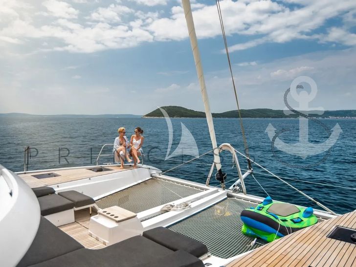 PRINCESS S Lagoon 55 - foredeck twin trampolines PRINCESS S Lagoon 55 - foredeck twin trampolines