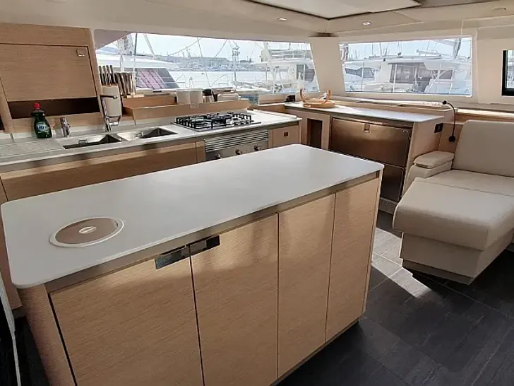 PRINCESS Fountaine Pajot Aura 51 - galley PRINCESS Fountaine Pajot Aura 51 - galley