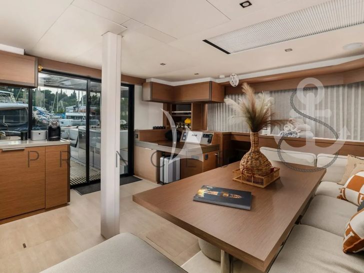 PRINCESS S Lagoon 55 - saloon seating and dining area PRINCESS S Lagoon 55 - saloon seating and dining area