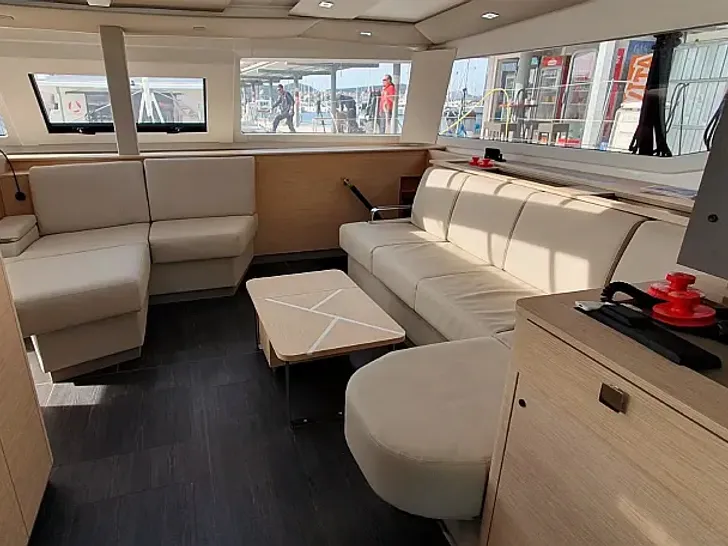 PRINCESS Fountaine Pajot Aura 51 - saloon PRINCESS Fountaine Pajot Aura 51 - saloon