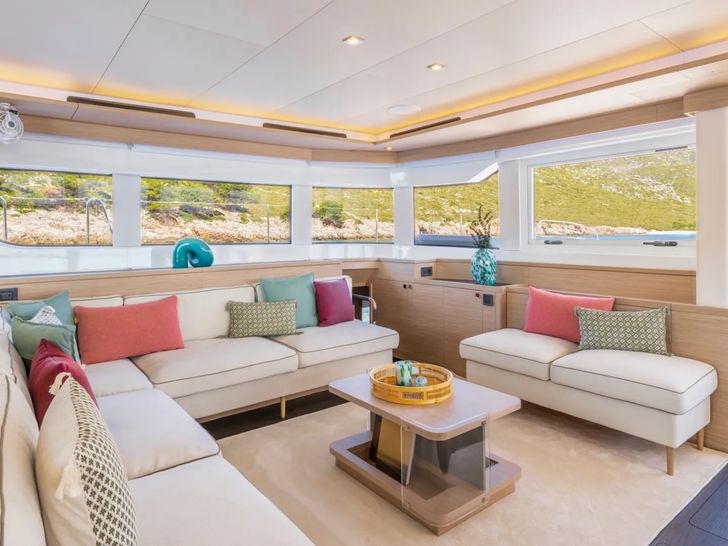 PRINCESS KARLA Lagoon 60 - saloon seating PRINCESS KARLA Lagoon 60 - saloon seating