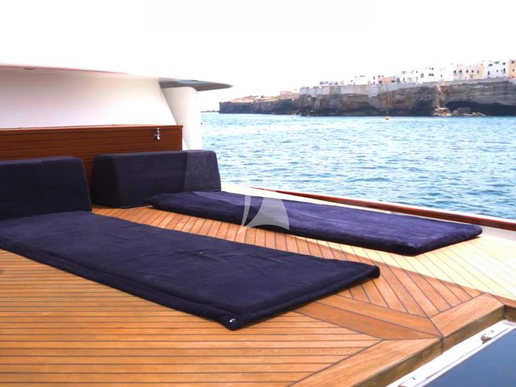 PRINCESS MAELA Secni Shipyard 28m - foredeck sunbathing area PRINCESS MAELA Secni Shipyard 28m - foredeck sunbathing area
