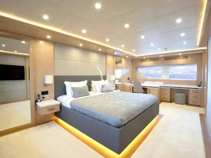 PRINCESS MELDA Neta Marine 39m - master cabin bed and work desk PRINCESS MELDA Neta Marine 39m - master cabin bed and work desk