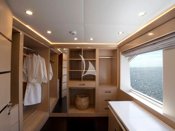 PRINCESS MELDA Neta Marine 39m - master cabin walk-in closet PRINCESS MELDA Neta Marine 39m - master cabin walk-in closet