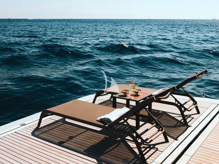 PRINCESS MELDA Neta Marine 39m - swim platform with sun beds PRINCESS MELDA Neta Marine 39m - swim platform with sun beds