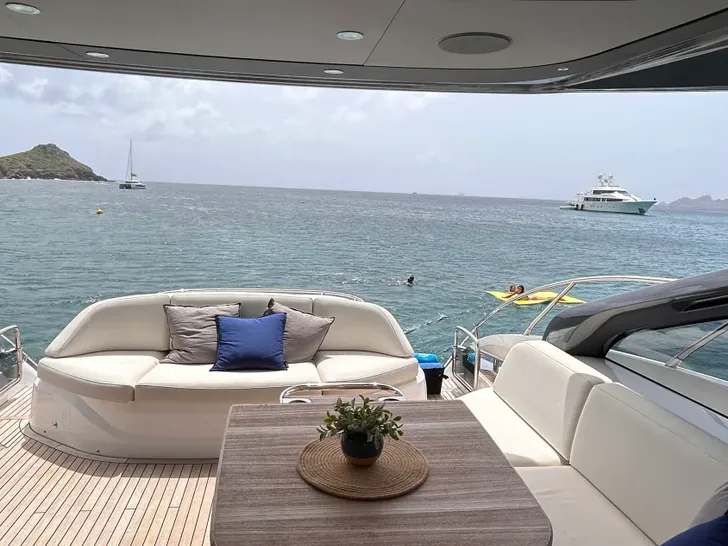 PRINCESS V55 St - aft lounge PRINCESS V55 St - aft lounge