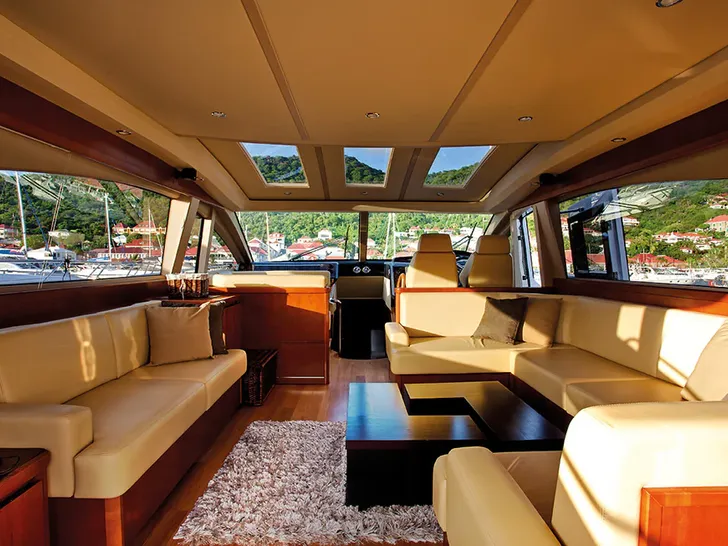 PRINCESS V70 - indoor saloon PRINCESS V70 - indoor saloon