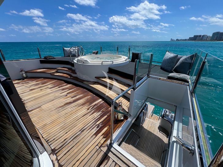 PRIVILEGE WHS Custom 34m - jacuzzi PRIVILEGE WHS Custom 34m - jacuzzi