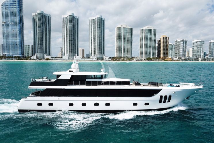 Charter Yacht PRIVILEGE - WHS Custom 34m - 4 Cabins - Nassau - Exumas - Bahamas