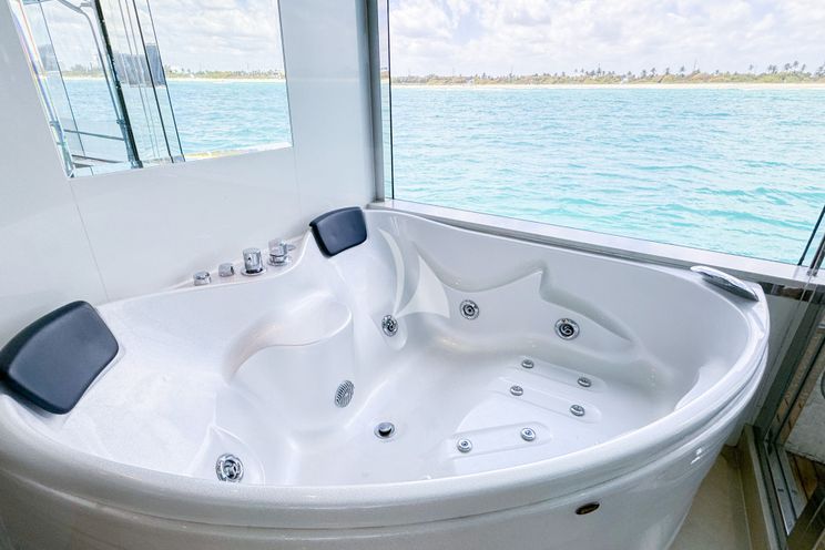 Charter Yacht PRIVILEGE - WHS Custom 34m - 4 Cabins - Nassau - Exumas - Bahamas