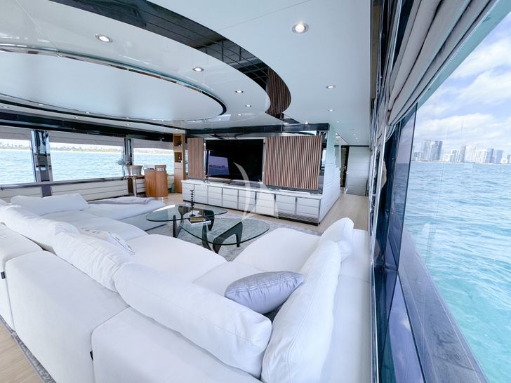 PRIVILEGE WHS Custom 34m - saloon seating area with TV PRIVILEGE WHS Custom 34m - saloon seating area with TV