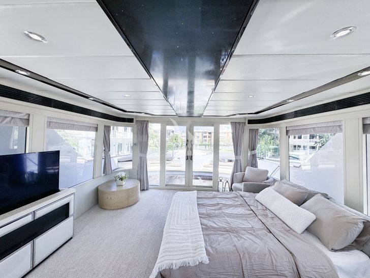 PRIVILEGE WHS Custom 34m sky deck convertible cabin PRIVILEGE WHS Custom 34m sky deck convertible cabin
