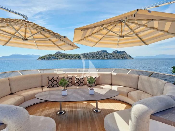 PROMETHEUS I Heesen 45m flybridge seating area PROMETHEUS I Heesen 45m flybridge seating area