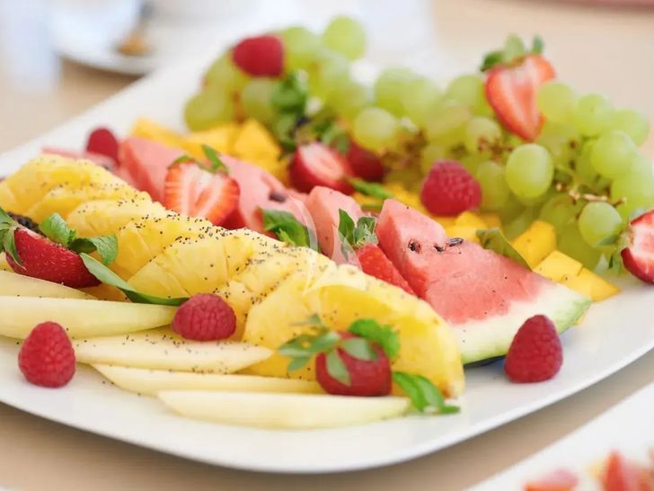 PROMETHEUS I Heesen 45m fruit platter PROMETHEUS I Heesen 45m fruit platter