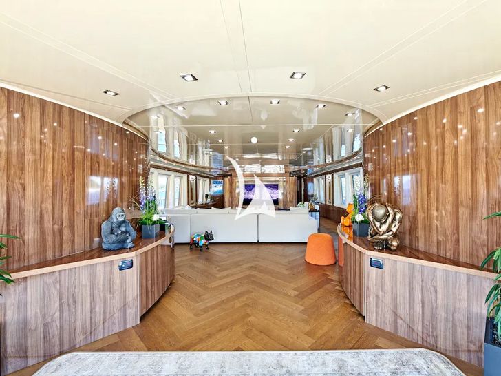 PROMETHEUS I Heesen 45m main saloon entrance PROMETHEUS I Heesen 45m main saloon entrance