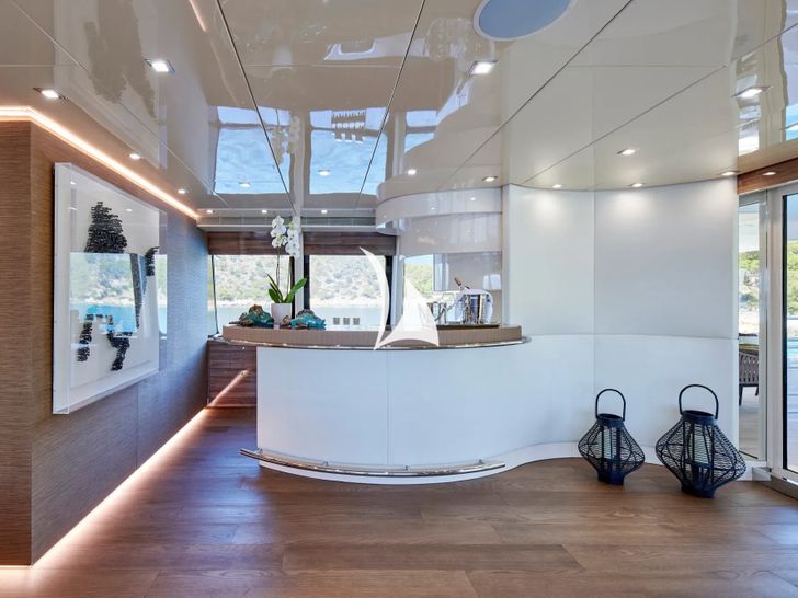 PROMETHEUS I Heesen 45m sky lounge bar PROMETHEUS I Heesen 45m sky lounge bar