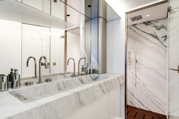 Charter Yacht PROPOSITION - Azimut Magellano 30m - 5 Cabins - Rhode Island - Nantucket - Martha`s Vineyard - New England - USA