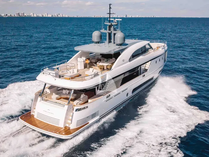 PROPOSITION Azimut Magellano 30m - aft view cruising PROPOSITION Azimut Magellano 30m - aft view cruising