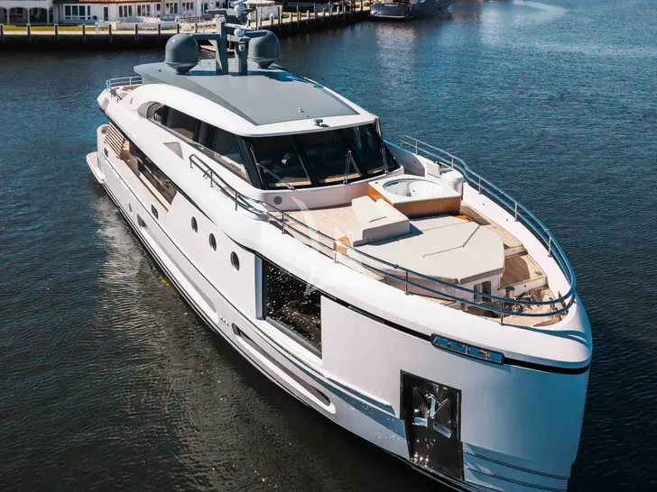 PROPOSITION Azimut Magellano 30m - bow view PROPOSITION Azimut Magellano 30m - bow view