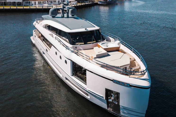 Charter Yacht PROPOSITION - Azimut Magellano 30m - 5 Cabins - Rhode Island - Nantucket - Martha`s Vineyard - New England - USA