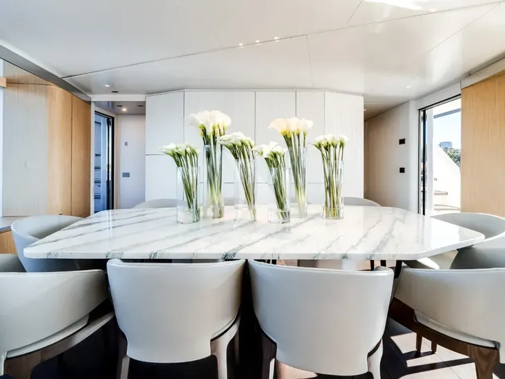 PROPOSITION Azimut Magellano 30m - main dining area PROPOSITION Azimut Magellano 30m - main dining area