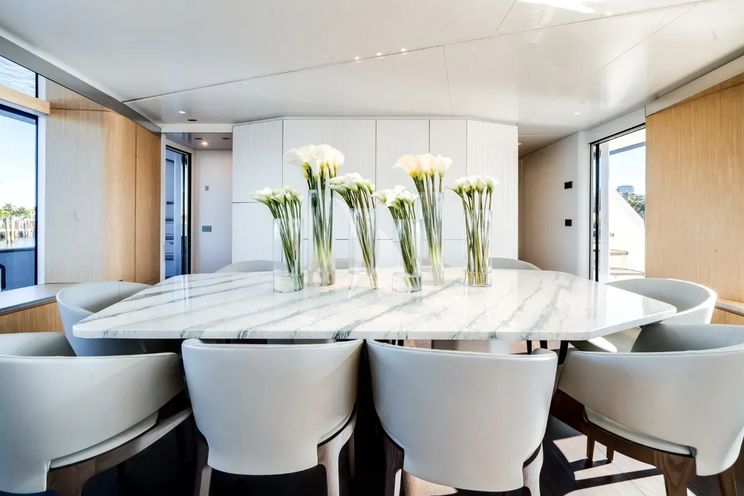 Charter Yacht PROPOSITION - Azimut Magellano 30m - 5 Cabins - Rhode Island - Nantucket - Martha`s Vineyard - New England - USA