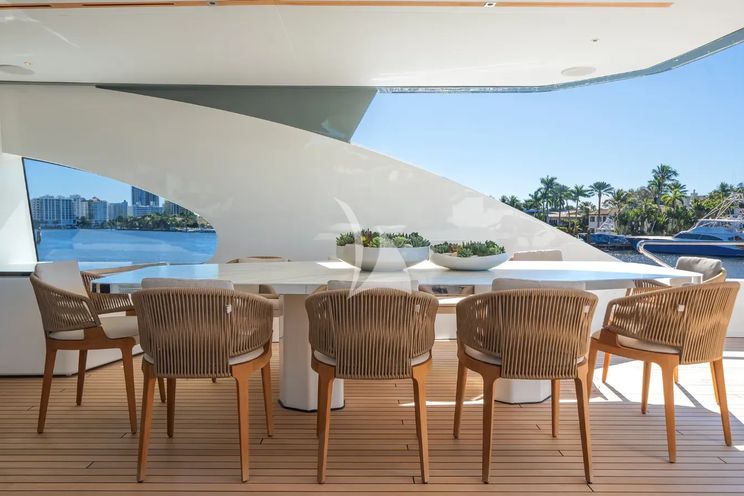 Charter Yacht PROPOSITION - Azimut Magellano 30m - 5 Cabins - Rhode Island - Nantucket - Martha`s Vineyard - New England - USA