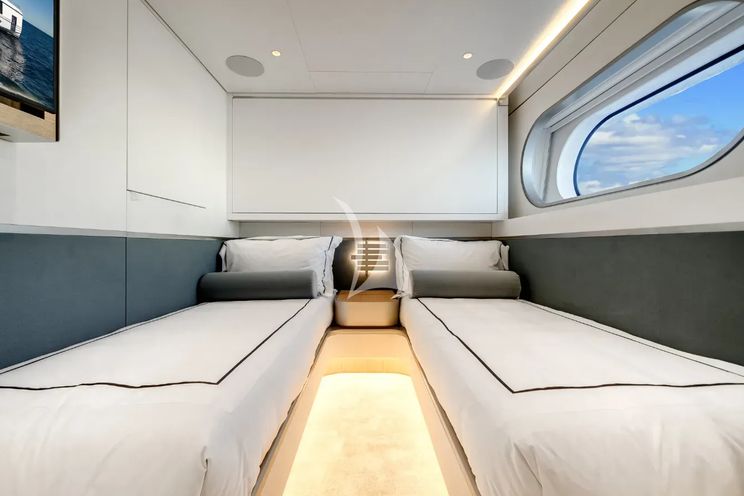 Charter Yacht PROPOSITION - Azimut Magellano 30m - 5 Cabins - Rhode Island - Nantucket - Martha`s Vineyard - New England - USA