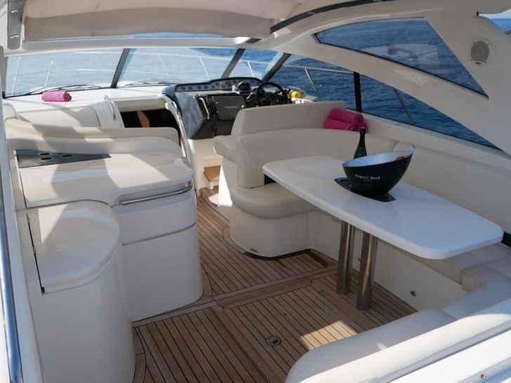 Princess V48S - saloon Princess V48S - saloon