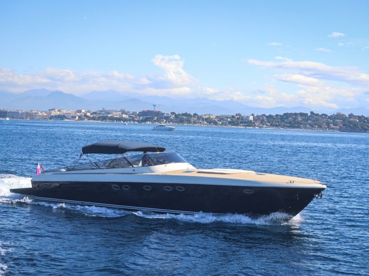 Itama 55 - side profile cruising Itama 55 - side profile cruising
