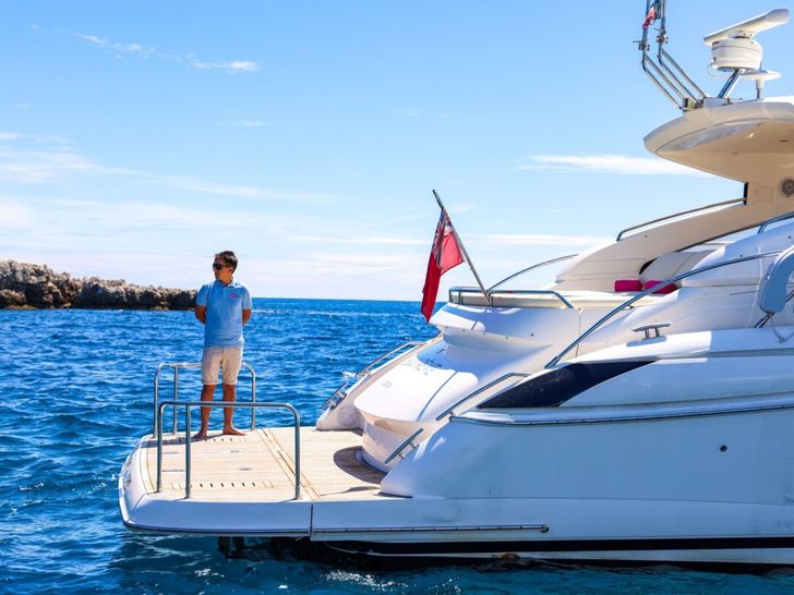 Princess V56 - swim platform Princess V56 - swim platform