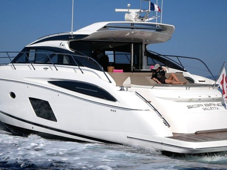 Princess V62S - aft shot cruising Princess V62S - aft shot cruising