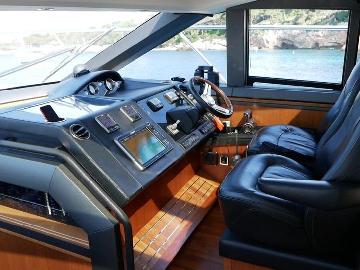 Princess V62S - cockpit Princess V62S - cockpit