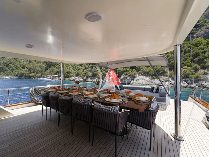QUEEN OF MAKRI Custom Sailing Yacht 40m - alfresco dining set up QUEEN OF MAKRI Custom Sailing Yacht 40m - alfresco dining set up