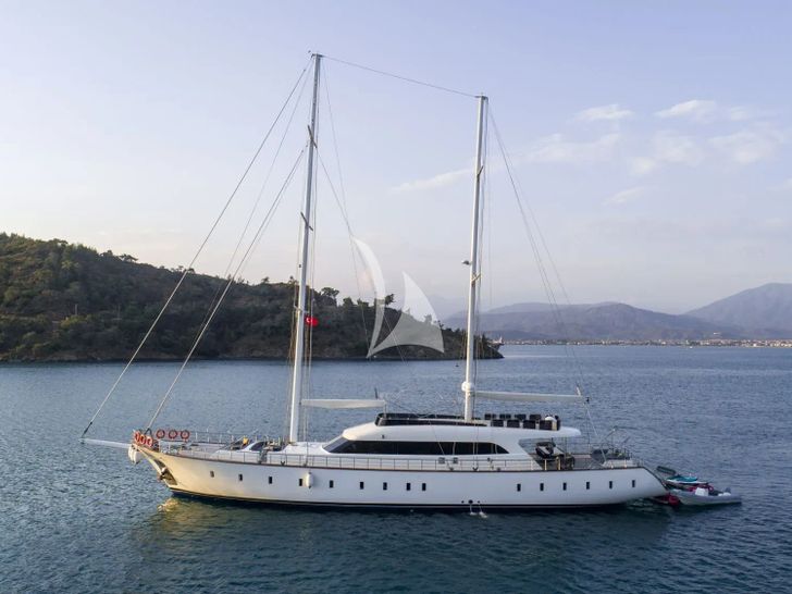 QUEEN OF MAKRI Custom Sailing Yacht 40m - profile QUEEN OF MAKRI Custom Sailing Yacht 40m - profile