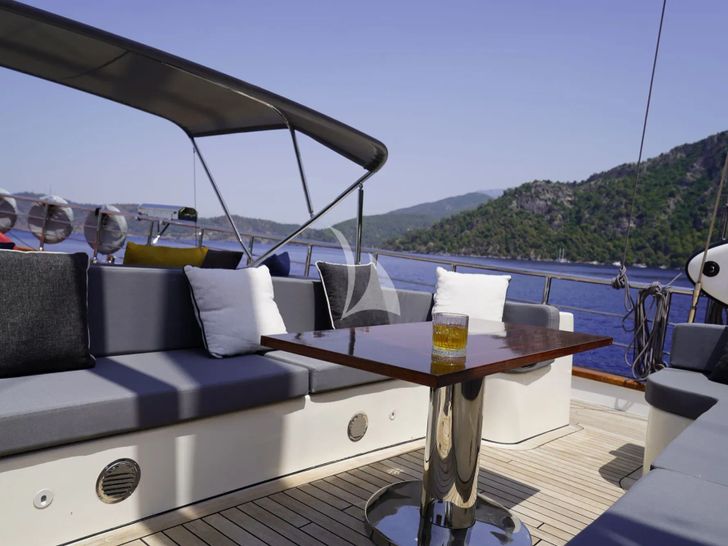 QUEEN OF MAKRI Custom Sailing Yacht 40m - sundeck lounge QUEEN OF MAKRI Custom Sailing Yacht 40m - sundeck lounge
