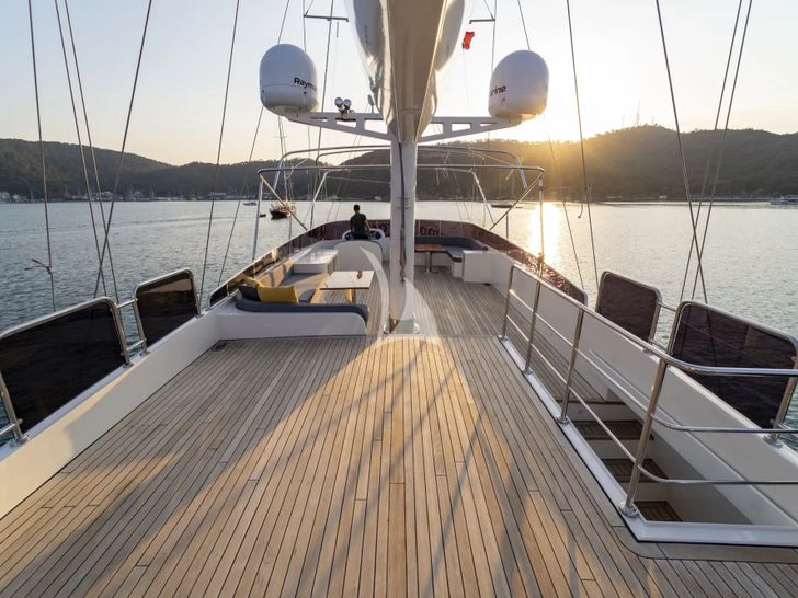 QUEEN OF MAKRI Custom Sailing Yacht 40m - sundeck wide shot QUEEN OF MAKRI Custom Sailing Yacht 40m - sundeck wide shot