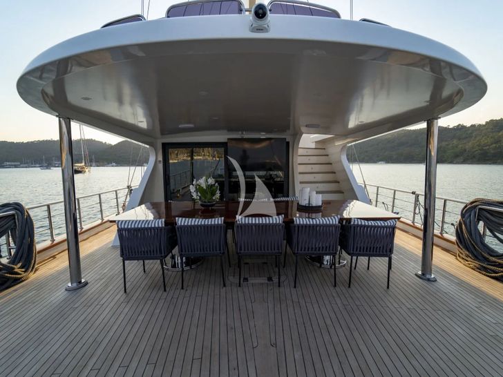 QUEEN OF MAKRI Custom Sailing Yacht 40m - upper deck alfresco dining area QUEEN OF MAKRI Custom Sailing Yacht 40m - upper deck alfresco dining area