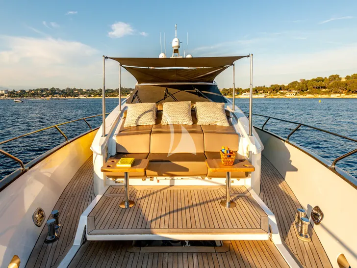 QUANTUM Peri 29 - foredeck QUANTUM Peri 29 - foredeck