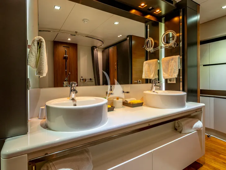 QUANTUM Peri 29 - master cabin vanity unit QUANTUM Peri 29 - master cabin vanity unit