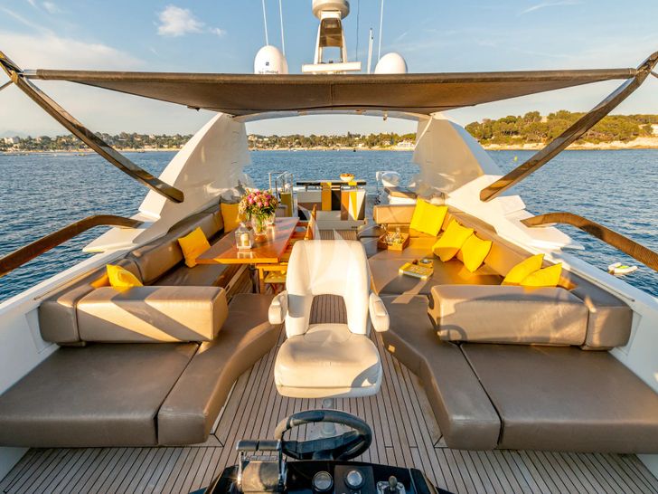 QUANTUM Peri 29 - sun deck QUANTUM Peri 29 - sun deck