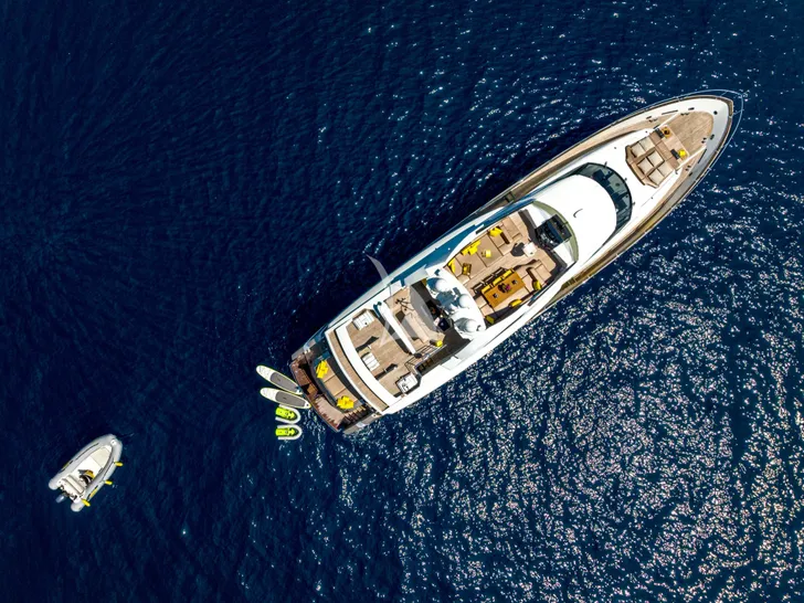 QUANTUM Peri 29 - top aerial shot anchored QUANTUM Peri 29 - top aerial shot anchored