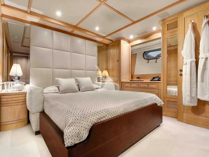 QUEST R Benetti Classic 120 - VIP cabin 1 QUEST R Benetti Classic 120 - VIP cabin 1
