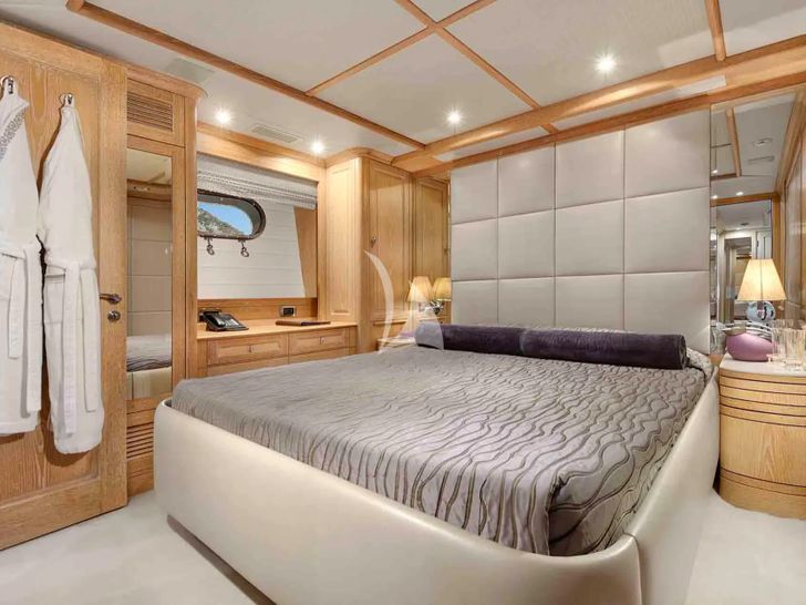 QUEST R Benetti Classic 120 - VIP cabin 2 QUEST R Benetti Classic 120 - VIP cabin 2