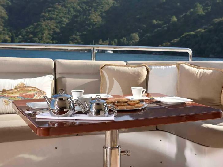 QUEST R Benetti Classic 120 - aft deck snacks QUEST R Benetti Classic 120 - aft deck snacks